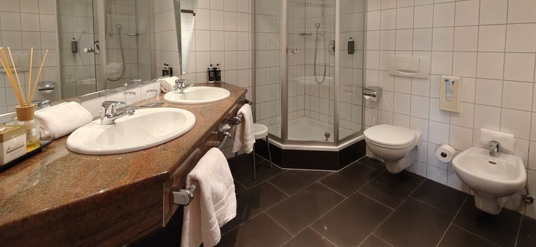 Sport- und Wellnesshotel Angerhof ****S: Panoramasuite zur Südseite image #3