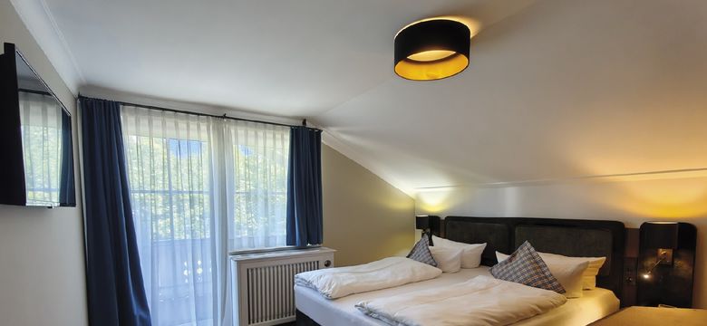 Sport- und Wellnesshotel Angerhof ****S: Suite Predigstuhl Hangseite image #1