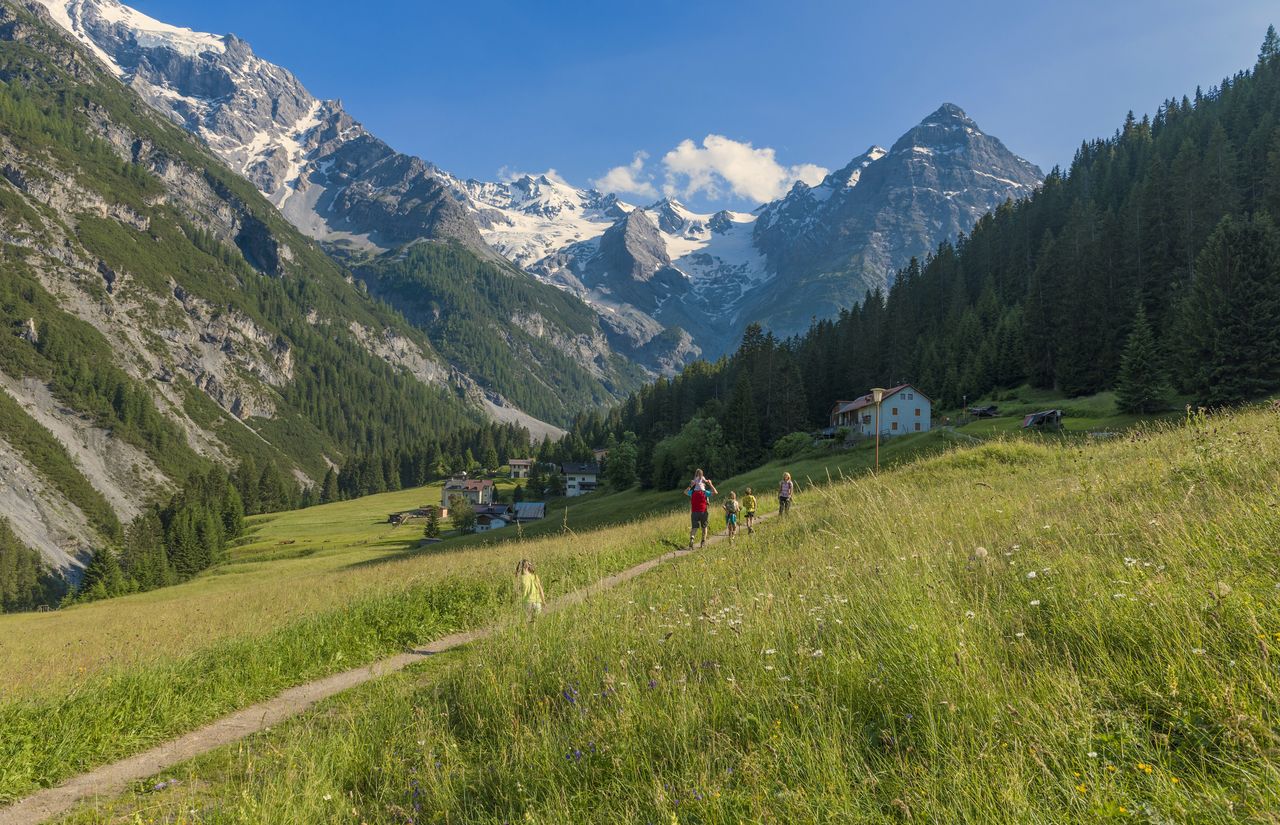 Stelvio Residence Summer - WandernBA.jpg