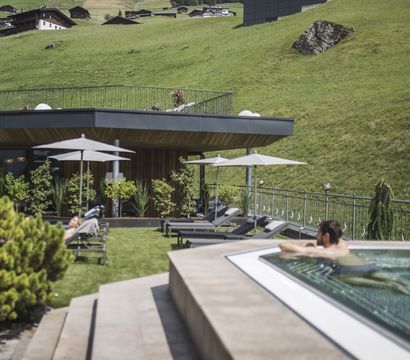 Hotel Alpin Spa Tuxerhof: Mountain summer