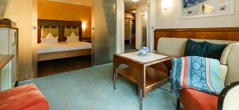 Schlaf- und Wohnbereich in der Juniorsuite Venusmuschel in NeptunsReich
