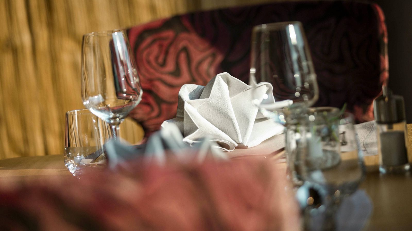Gedeckter Tisch beim Abendessen