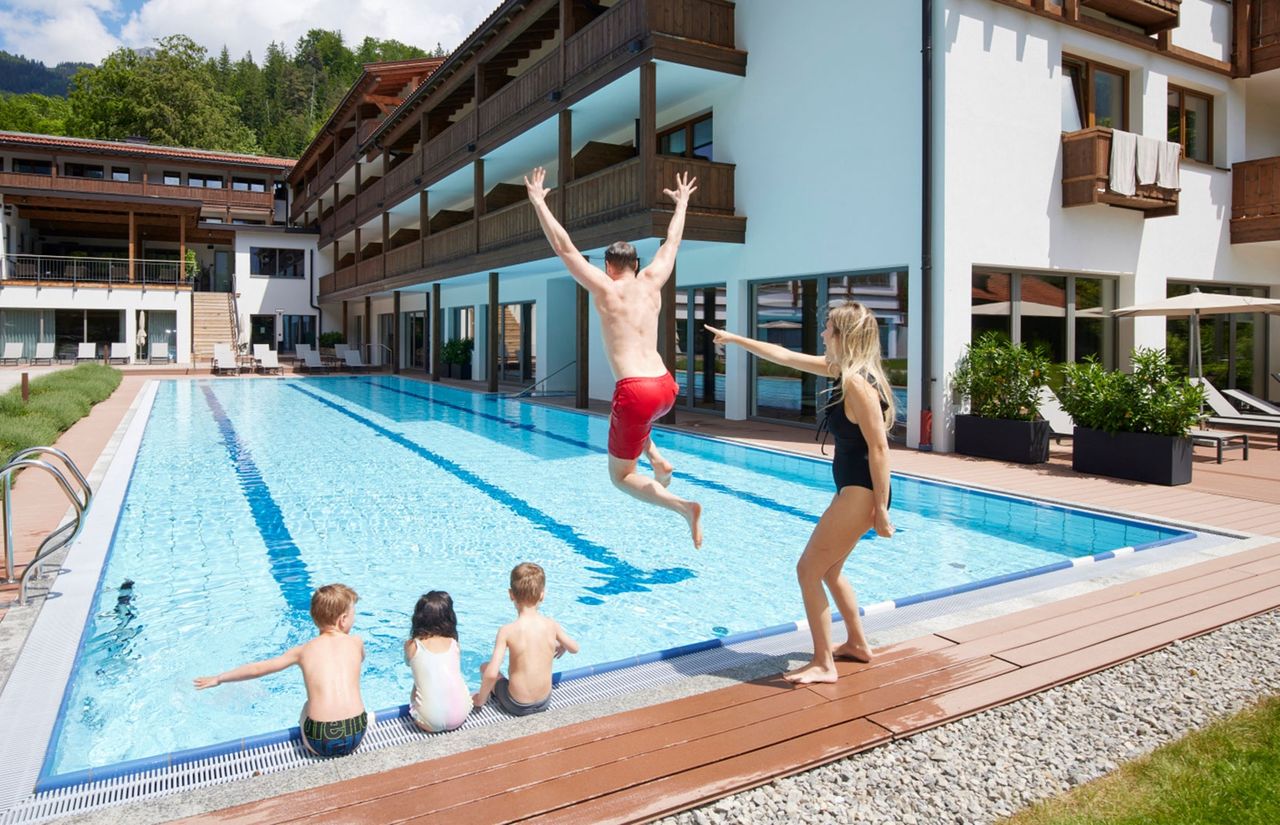Fun-am-Pool-mit-der-Familie_©Simon-Hausberger.jpg
