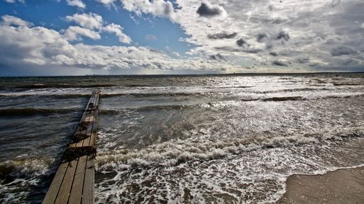 Gemütlicher Badeort mit langem, feinsandigen Strand in Südlage, schönen Dünen und einer herrlichen Strandpromenade.