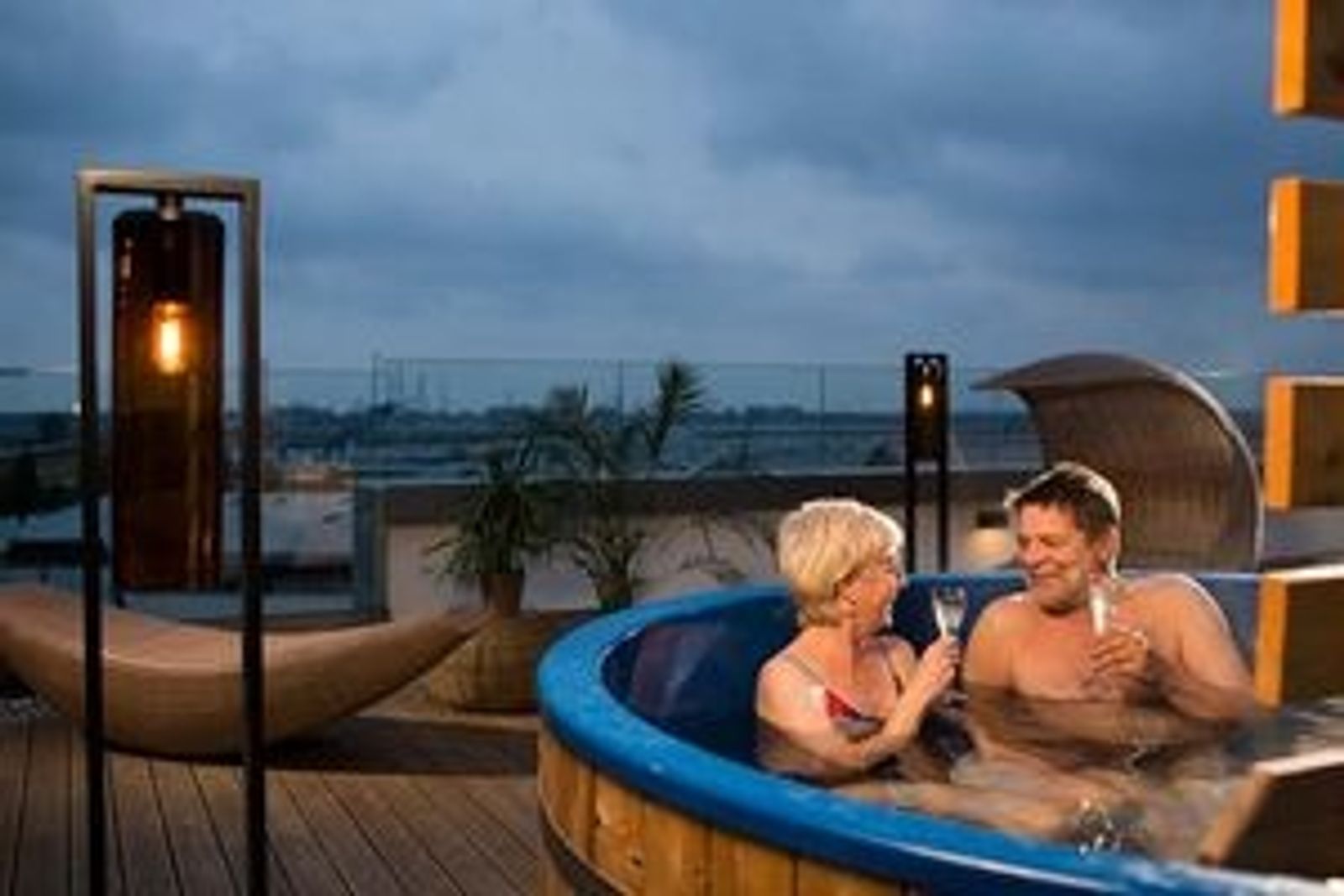 Float 100 Struck - #12