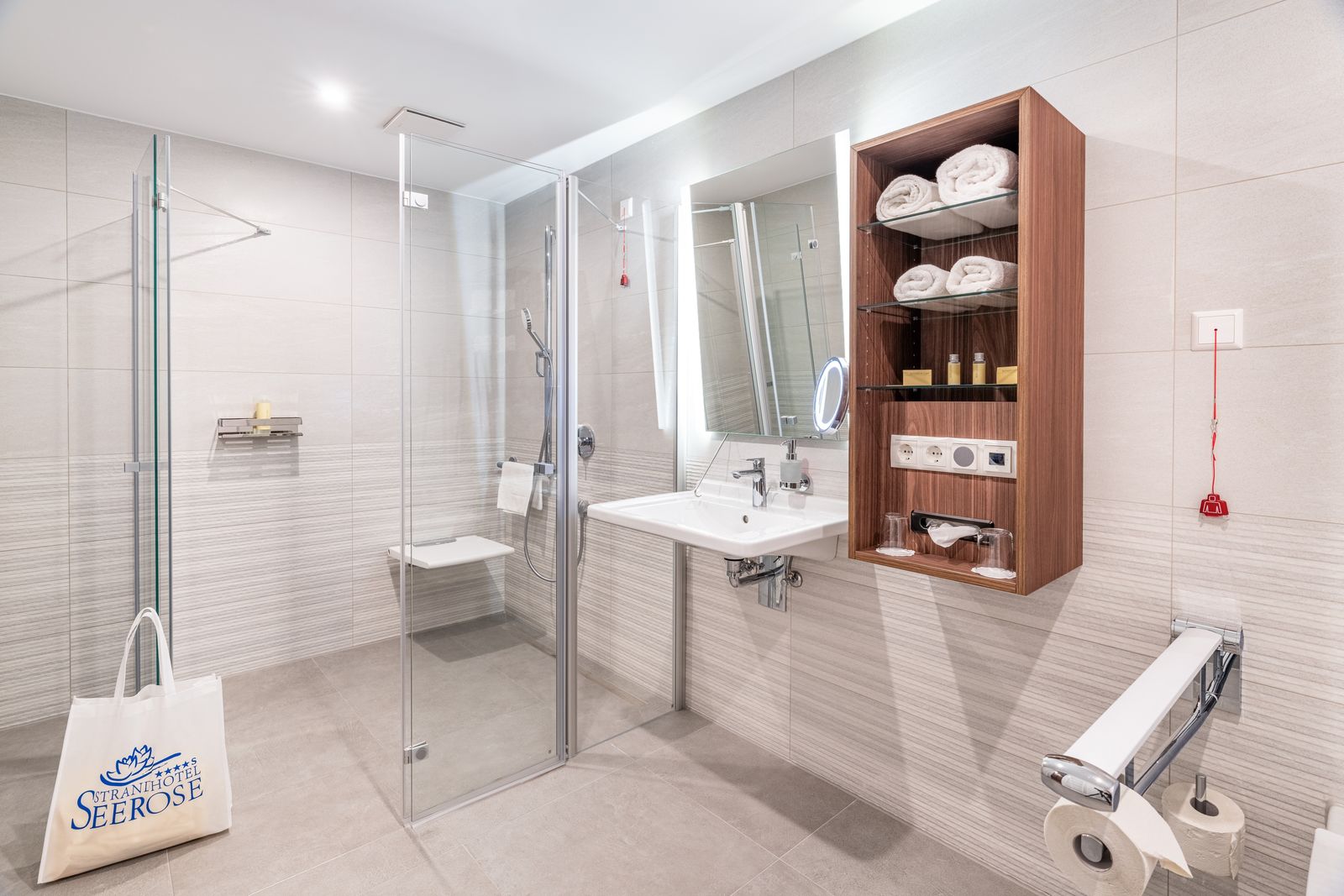 Komfort-Doppelzimmer Deluxe mit Balkon (behindertenfreundlich) image 4 - Strandhotel Seerose