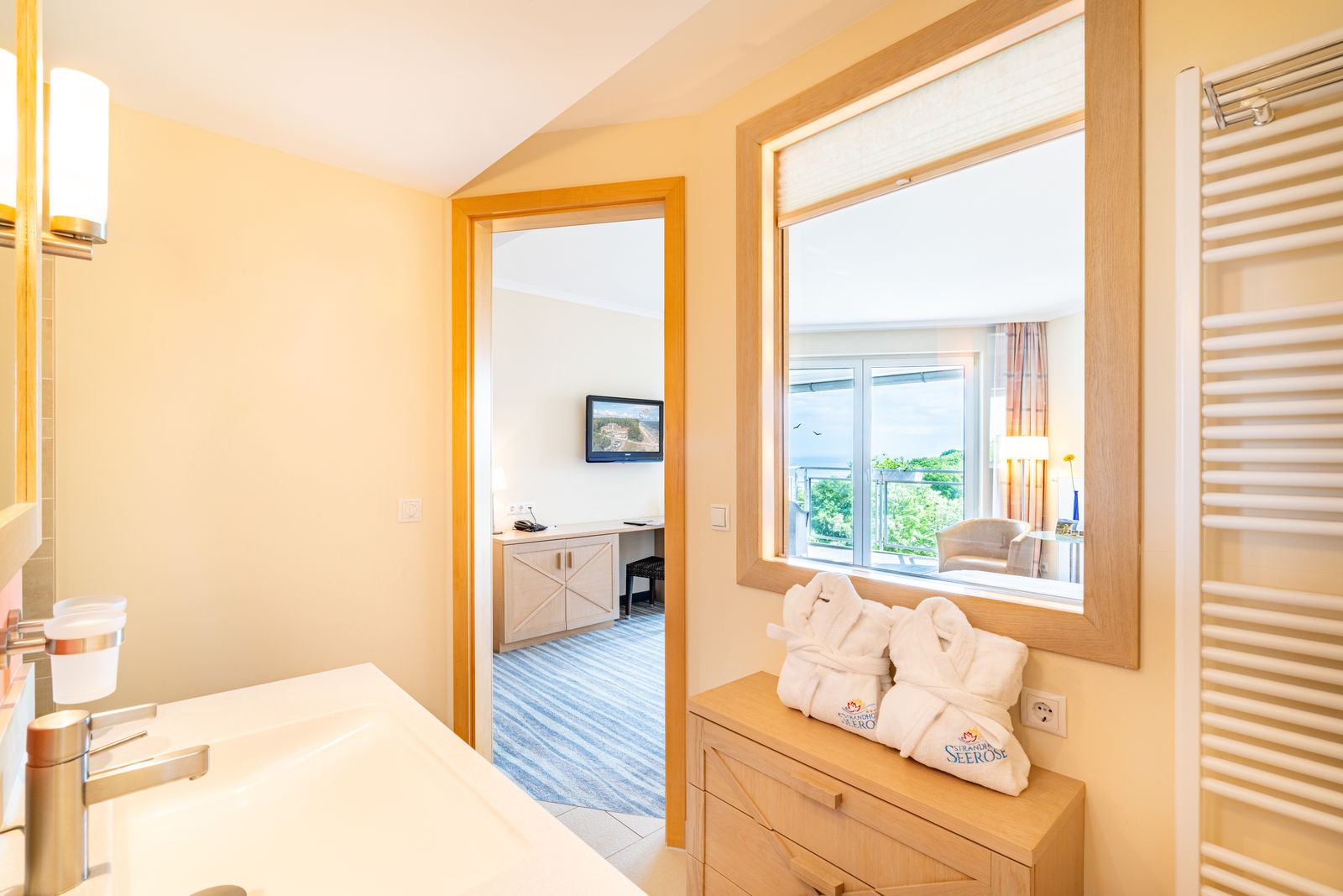 Komfort-Doppelzimmer mit Balkon & Meerblick image 3 - Strandhotel Seerose