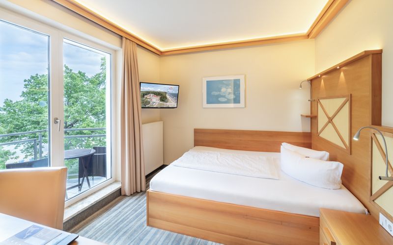 Kleines Doppelzimmer mit  Balkon & Meerblick image 1 - Strandhotel Seerose