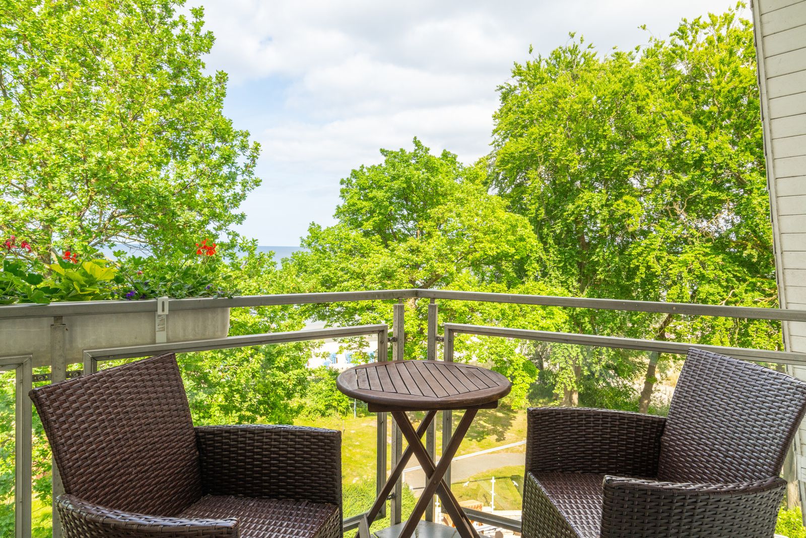 Kleines Doppelzimmer mit  Balkon & Meerblick image 4 - Strandhotel Seerose