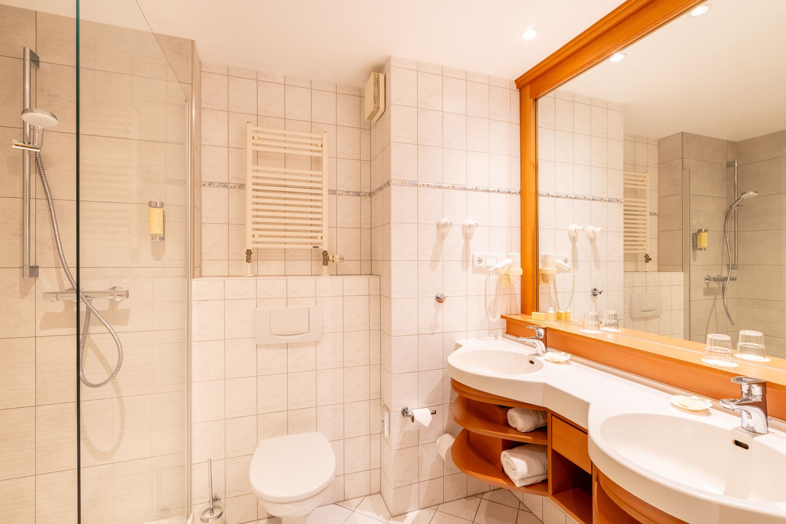 Suite 210 image 5 - Strandhotel Seerose