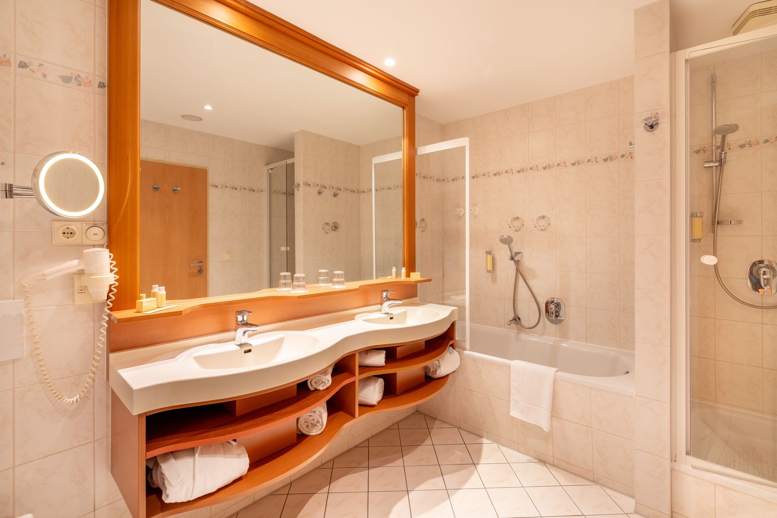 Suite 11 image 5 - Strandhotel Seerose