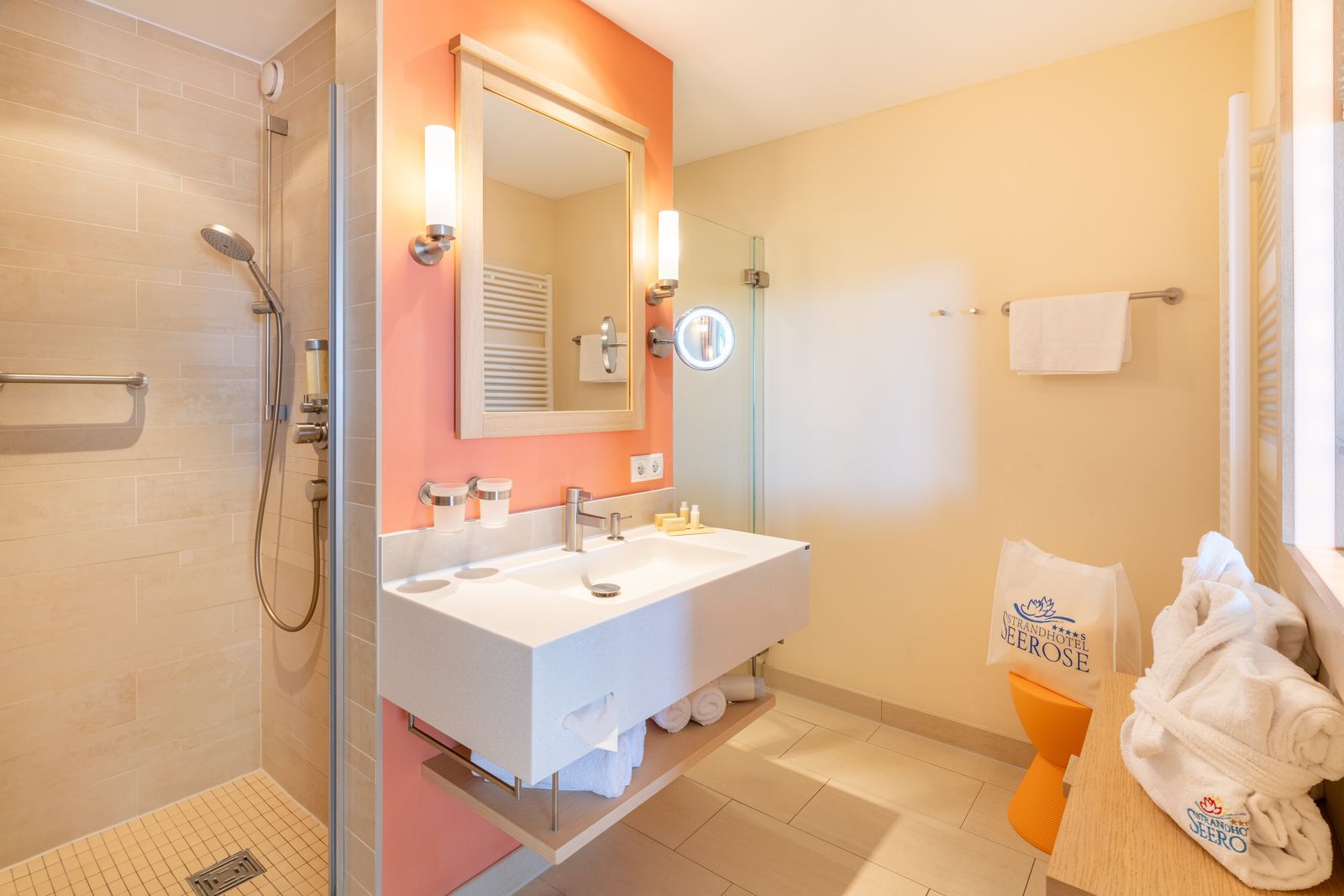 Komfort-Doppelzimmer mit Balkon & Meerblick zur Waldseite image 5 - Strandhotel Seerose