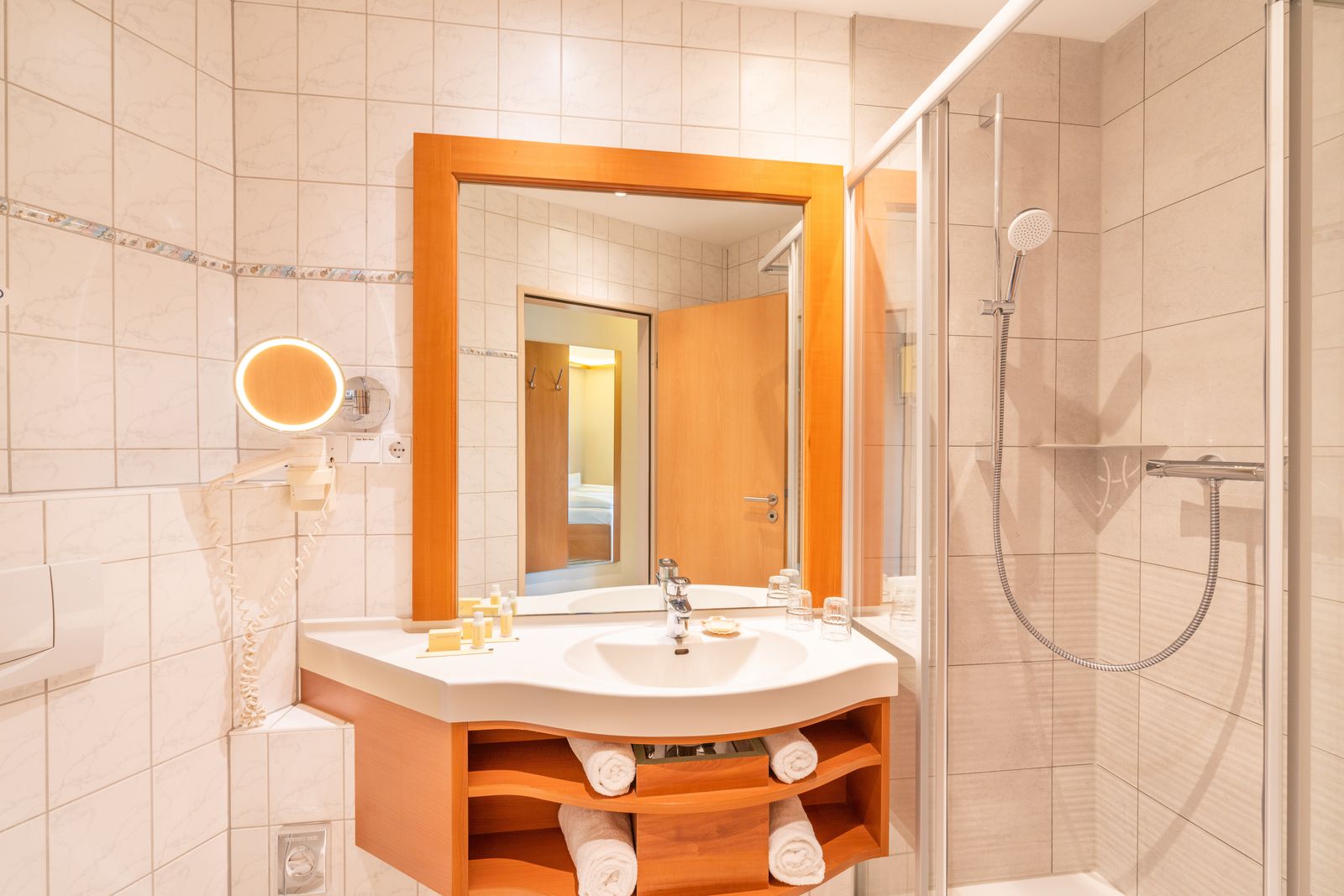 Doppelzimmer mit Wintergarten als Wohnraum image 4 - Strandhotel Seerose