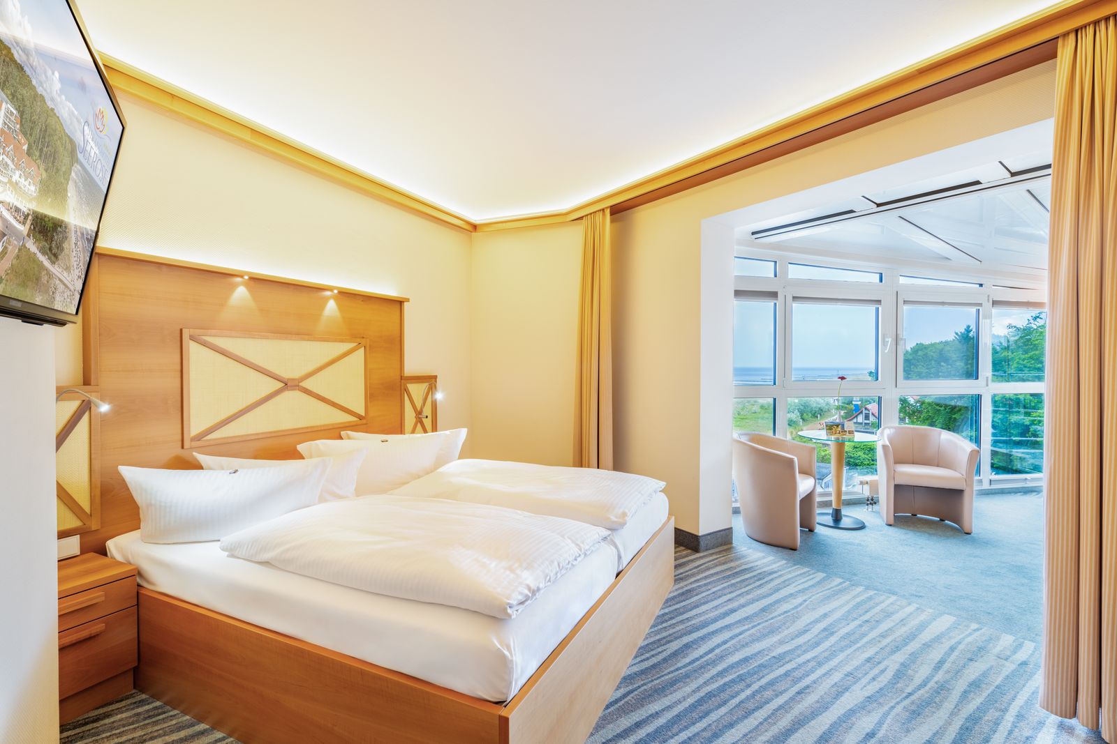 Doppelzimmer mit Wintergarten als Wohnraum image 1 - Strandhotel Seerose