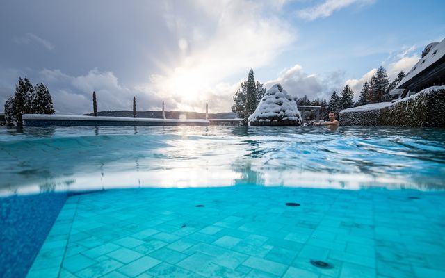 Poolbereich - Außenpool im Winter
