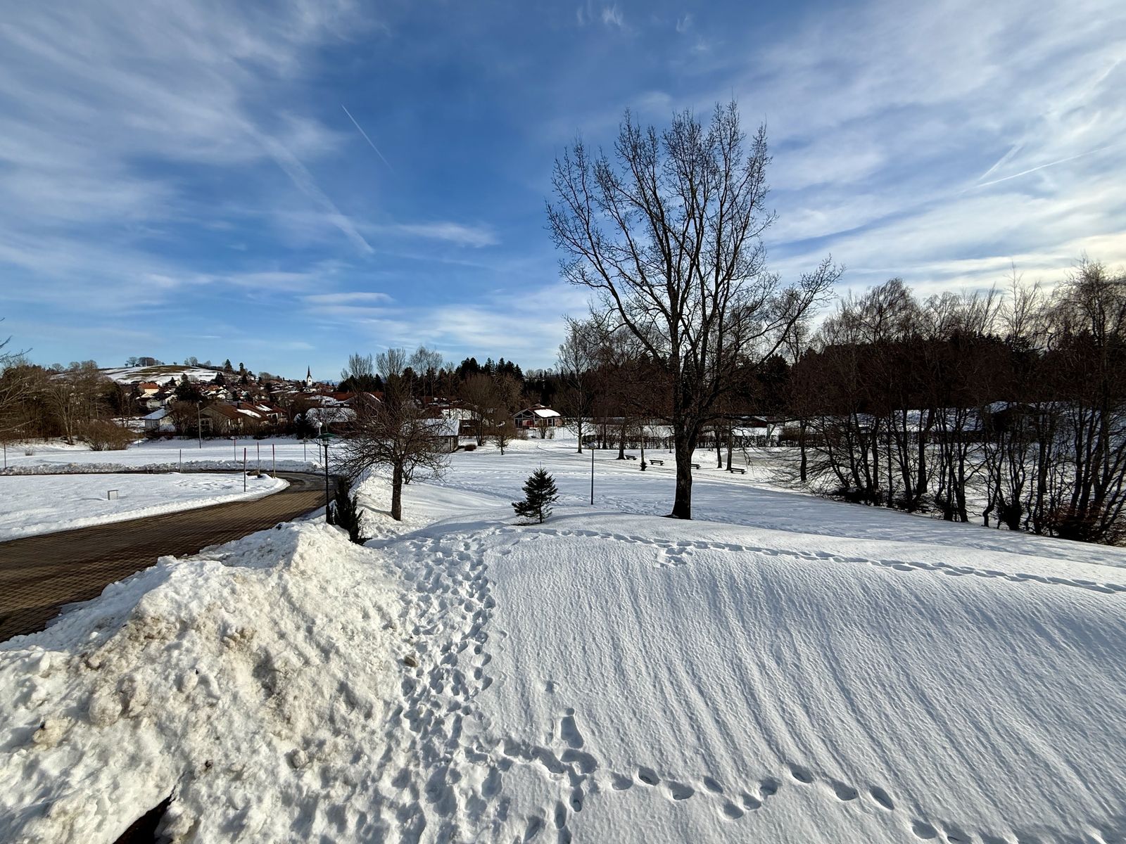 Doppelzimmer  mit Balkon noch nicht renoviert und im Charm der 80-iger image 2 - Landhaus Hotel Sommerau GmbH
