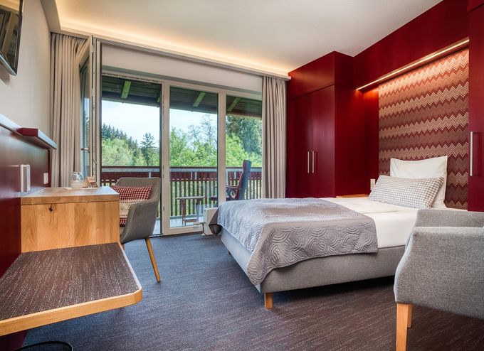 Hotel Zimmer: Einzelzimmer "Glockenheide" - mit Balkon und Weiherblick - Landhaus Hotel Sommerau GmbH