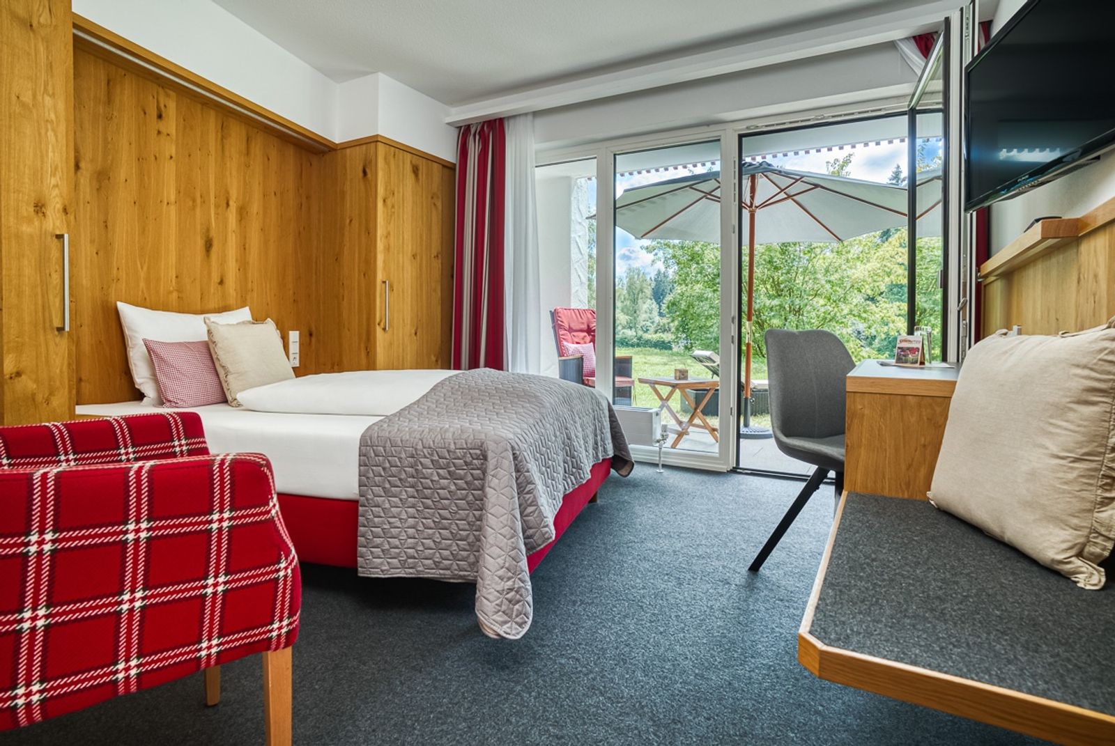 Einzelzimmer Komfort mit Terasse image 1 - Landhaus Hotel Sommerau GmbH