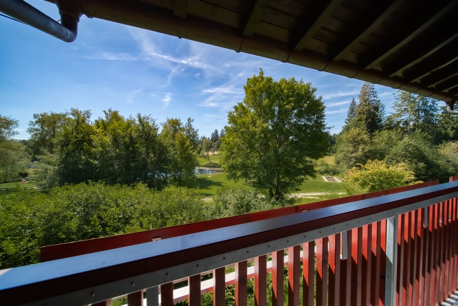 Doppelzimmer "Bergwiesen" mit Balkon und Weiherblick image 2 - Landhaus Hotel Sommerau GmbH