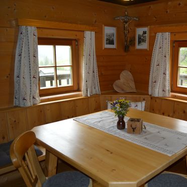Wohnstube/Essecke, Almhütte Raneburg, Matrei in Osttirol, Osttirol, Tirol, Österreich
