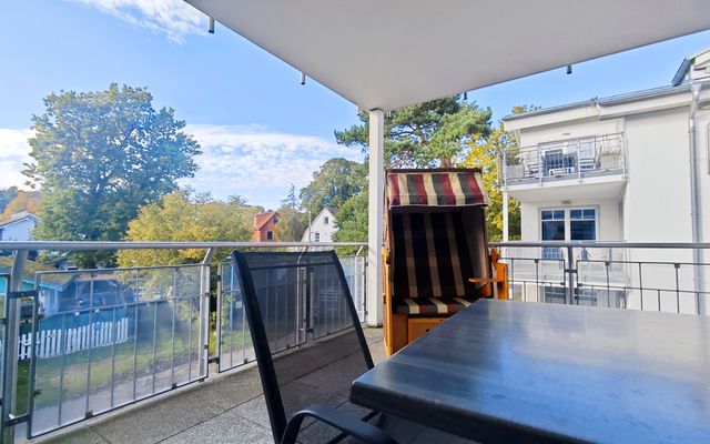 Balkon mit Strandkorb