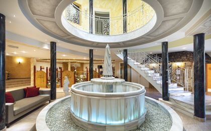 Schlosshotel Lacknerhof - Wellnesshotel - Brunnen