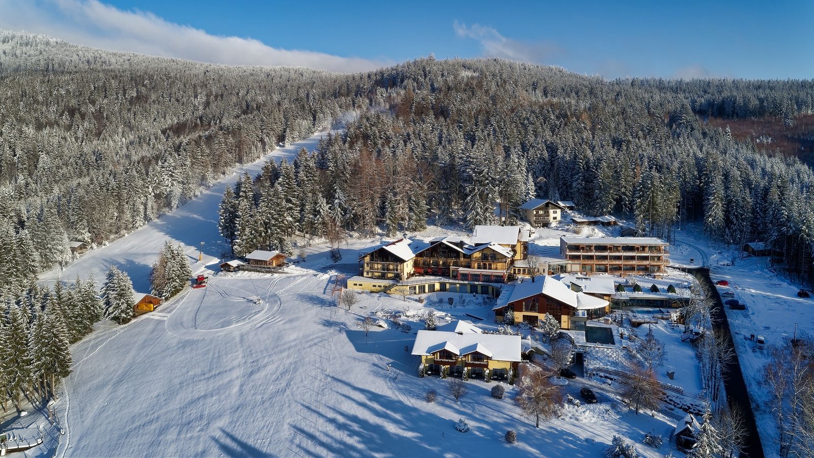 Wellnesshotel Riedlberg, in winter dress, snow-covered trees, perfect ski slope with ski slope and exercise book for children