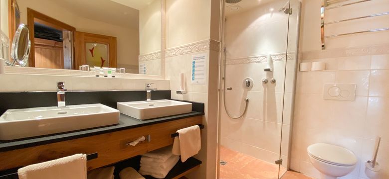 Sport- und Ferienhotel Riedlberg: Berg mit Galerie image #3