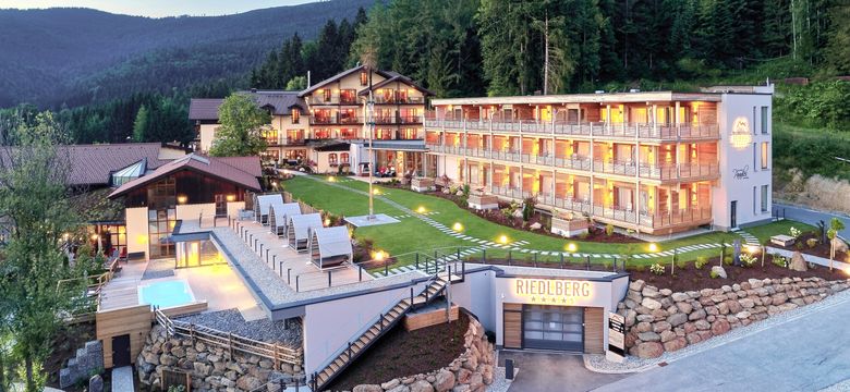 ...das kleine Paradies am Berg! Wellnesshotel Riedlberg 🌿: Romantik-Tage für 2