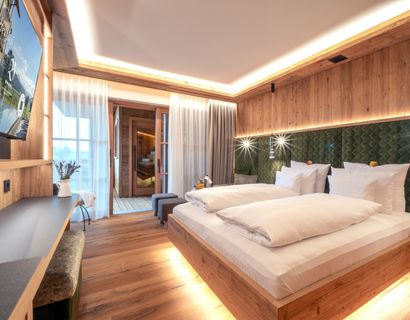 Natur- & Wellnesshotel Brunner Hof 4****S: naturSPA-Wohlfühlsuite "Liebesglück" 46 m²