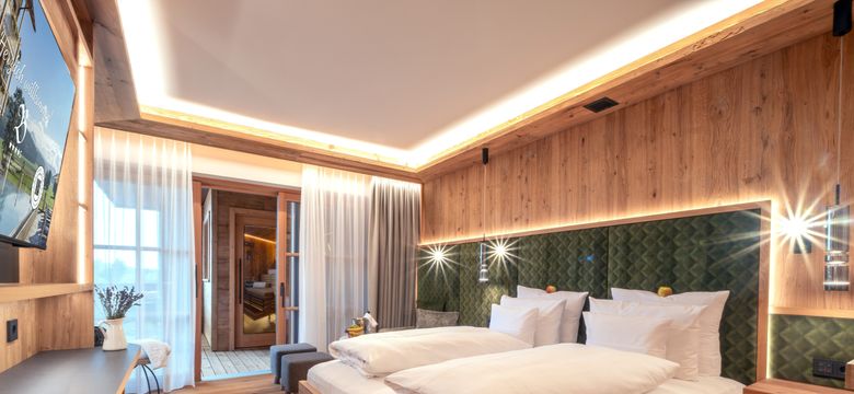 Natur- & Wellnesshotel Brunner Hof 4****S: naturSPA-Wohlfühlsuite "Liebesglück" 46 m² image #1