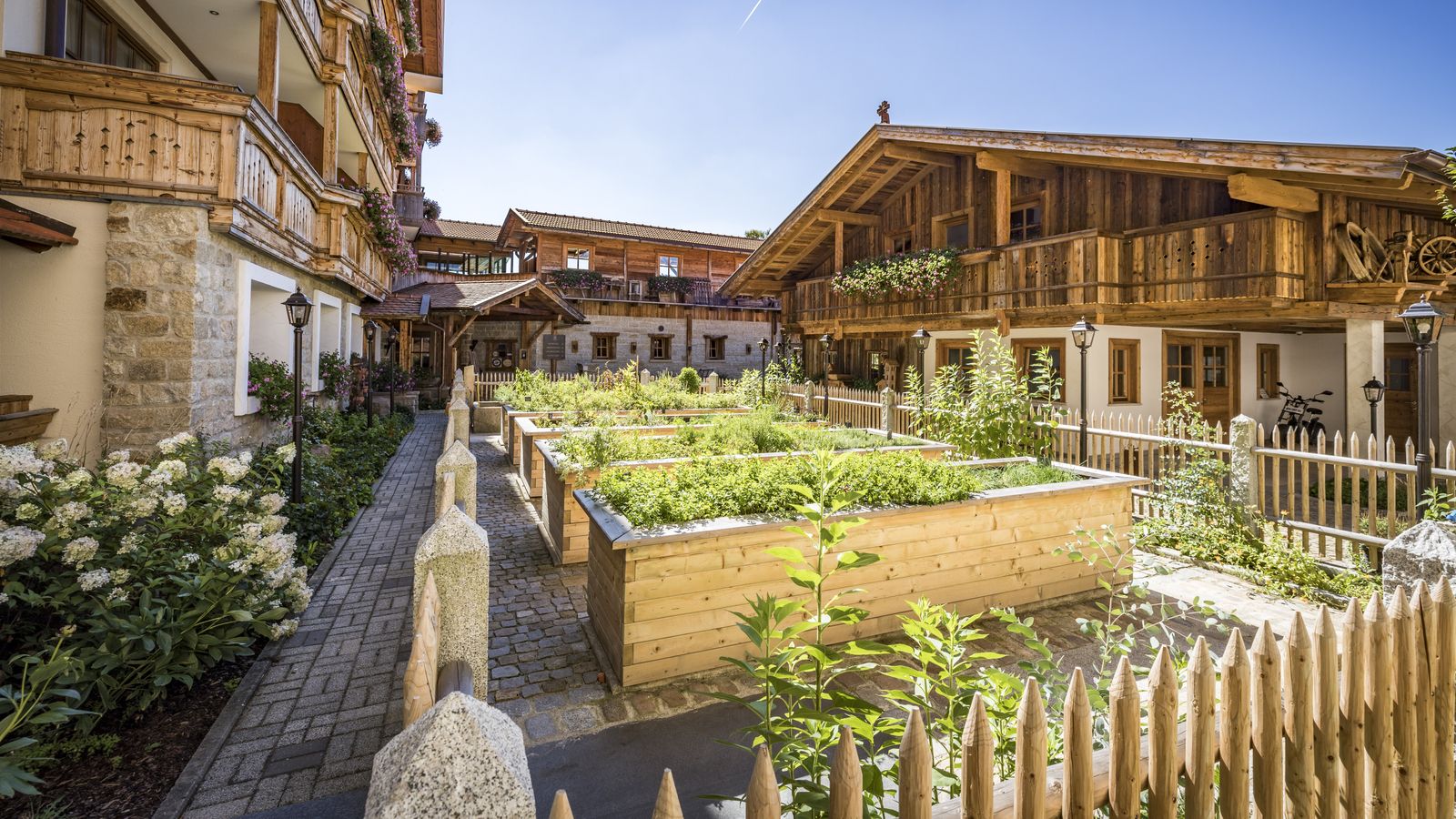Wellnesshotel Brunner Hof Bayerischer Wald hauseigener Wildkräutergarten