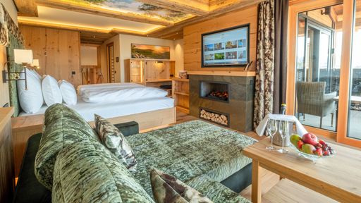 Wellnesshotel Brunner Hof im Bayerischen Wald naturSPA-Suite Deluxe mit eigener Sauna, Whirlwanne und Dachterrasse