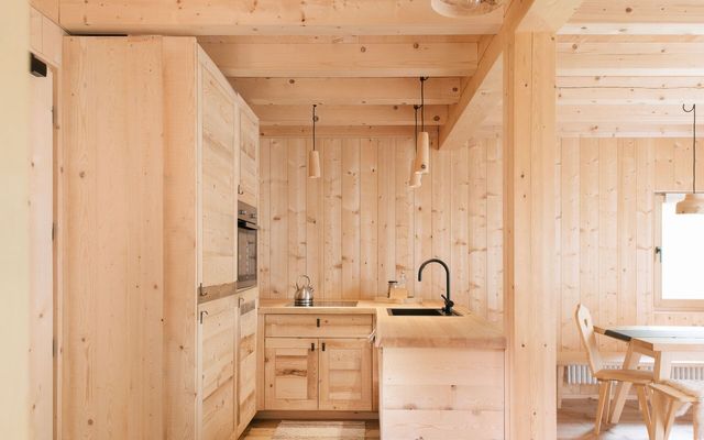 Biohotel Blaslahof: Innenbereich Küche in Holz