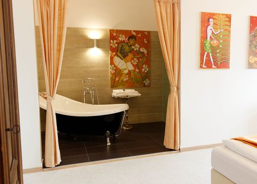 Double room comfort with bathroom (4/6) - Biohotel Schloss Kirchberg