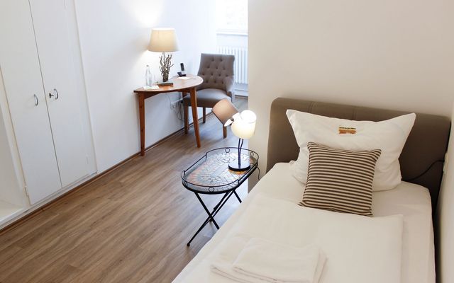 Unterkunft Zimmer/Appartement/Chalet: Einzelzimmer Komfort im Suiten Gang
