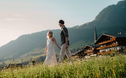 Mountain & Spa Resort Alpbacherhof - Walk in the panoramic meadow