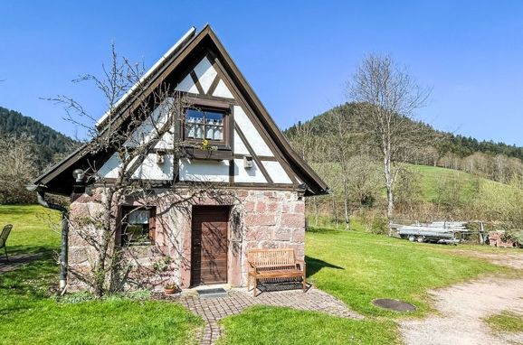 Außen Winter 23 - Hauptbild, Ferienhütte Backhäusle, Alpirsbach-Ehlenbogen, Schwarzwald, Baden-Württemberg, Deutschland