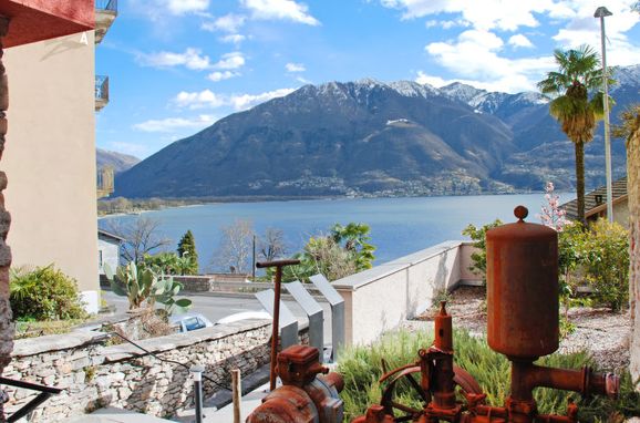 Outside Summer 1 - Main Image, Ferienhaus "Casa Rossella" mit Seeblick, Minusio, Tessin, Ticino, Switzerland