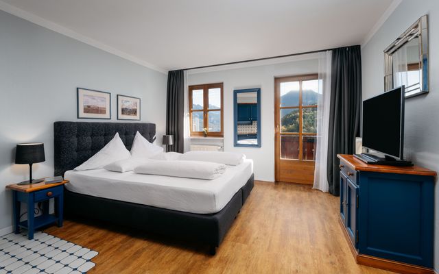 double room lake view image 1 - MONDI Hotel & Appartements am Grundlsee