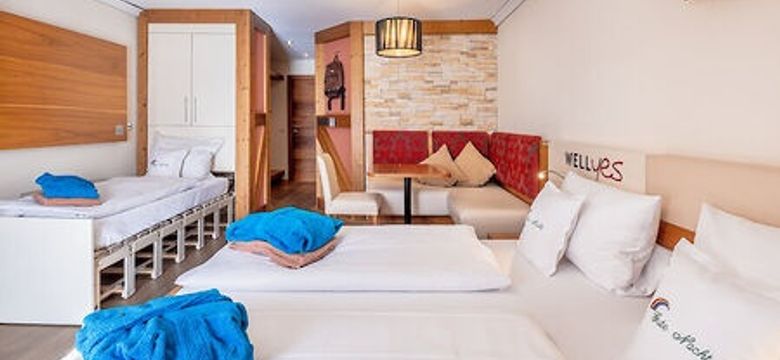 Hotel MY Kramerwirt: Typ 6 - Wellneszimmer Dreibett mit Eckbank image #3