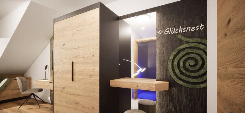 Zimmeransicht Schrank und Spiegel mit Dekoelement