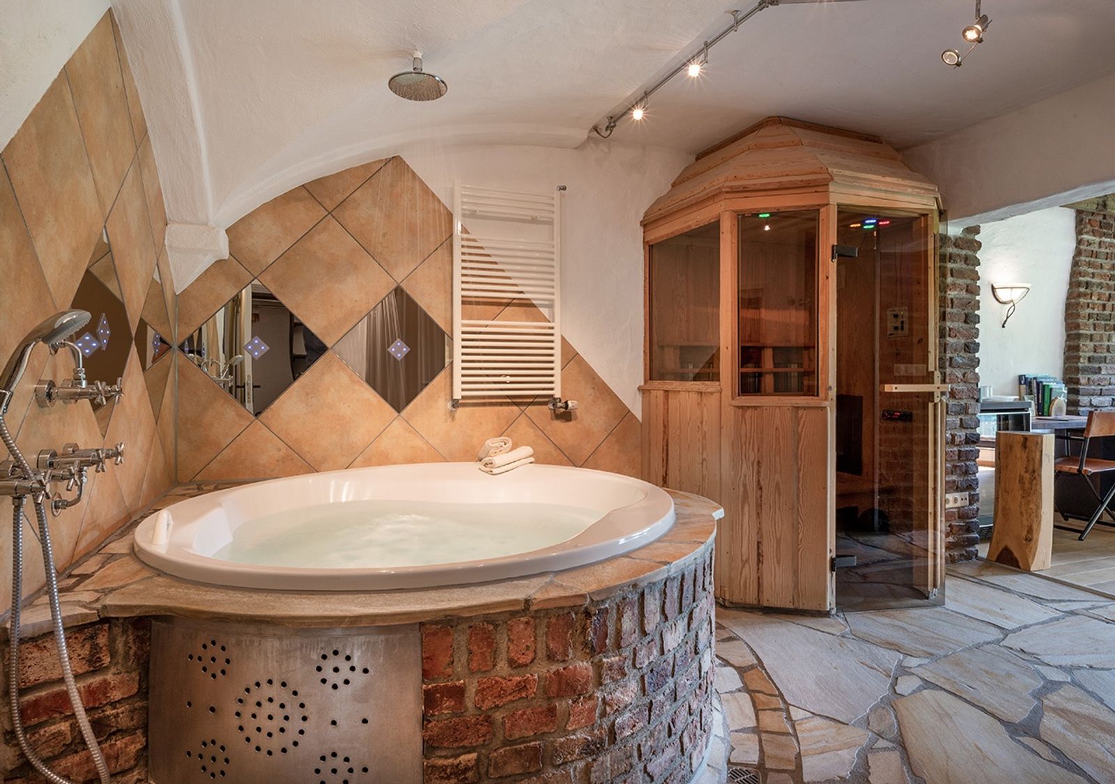 Gelbe Wellness Suite image 5 - Land Gut Höhne