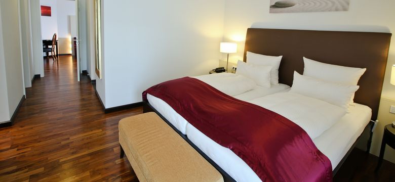 Holzapfel Wellness- und Thermenhotel: Suite Elstar image #1