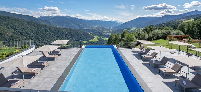 Panorama Hotel Huberhof: Spring harmony in South Tyrol