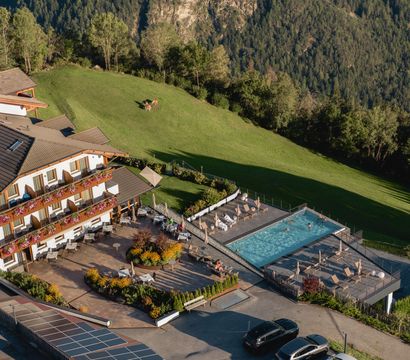 Offer: 4=3 M(ai)y Special - Panorama Hotel Huberhof