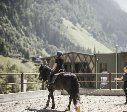 Feuerstein Nature Family Resort: Pferdewochen mit Reitabzeichen