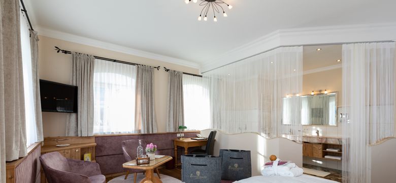 Hotel Gut Eichingerbauer: Romantic Suite image #1