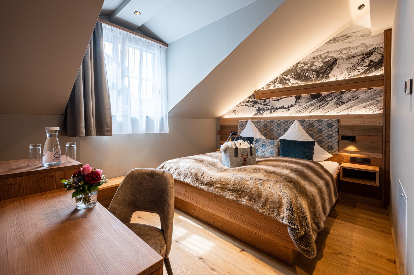 Alpin Design Doppelzimmer image 4 - AlpinLifestyleHotel Löwen & Strauss
