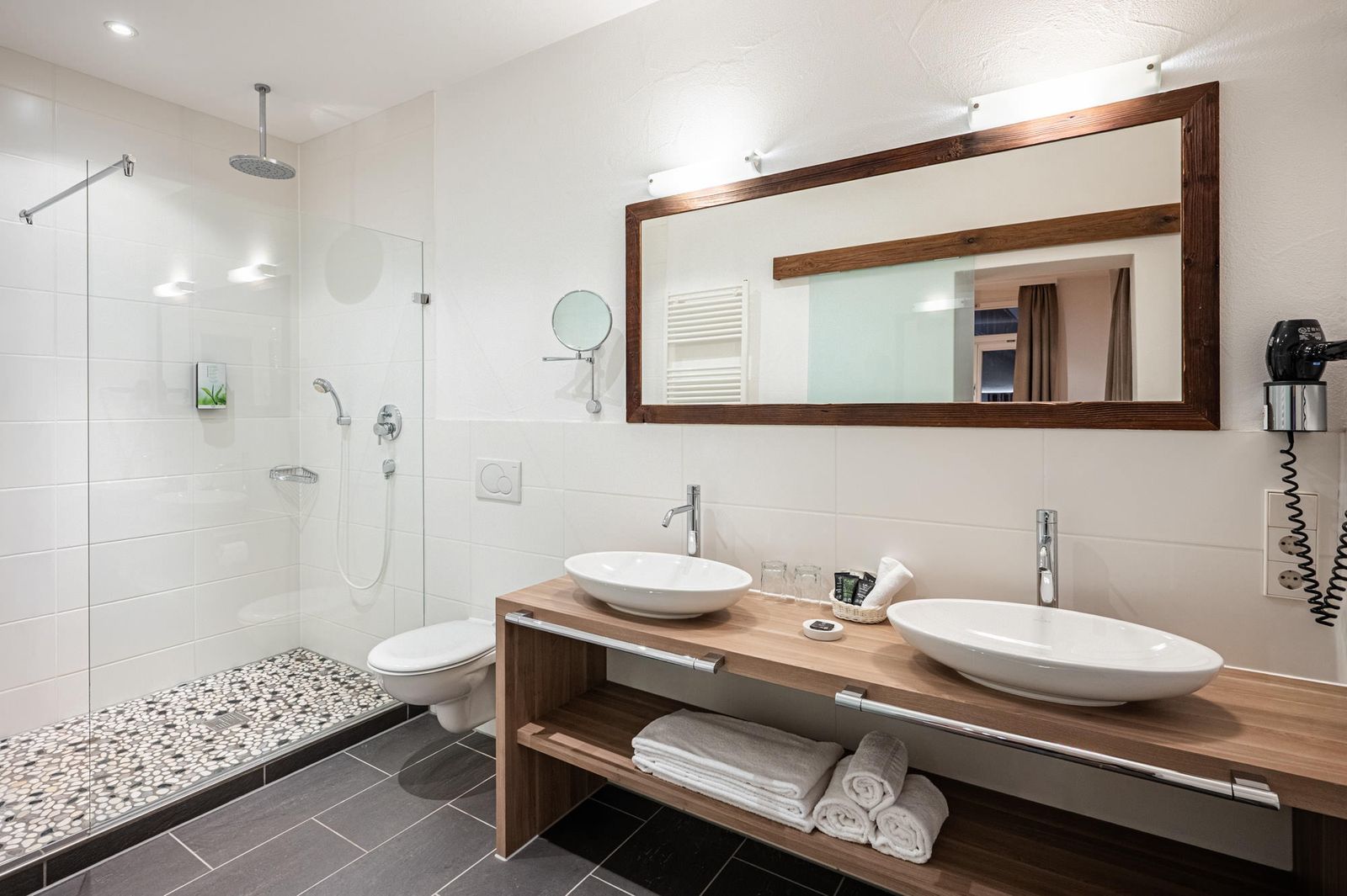 Alpin Juniorsuite image 4 - AlpinLifestyleHotel Löwen & Strauss